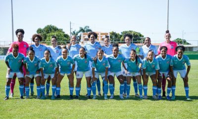 Equipe do Bahia posando para foto antes de partida pelo Brasileiro Feminino A2 (Reprodução/Twitter/@ecbahia)