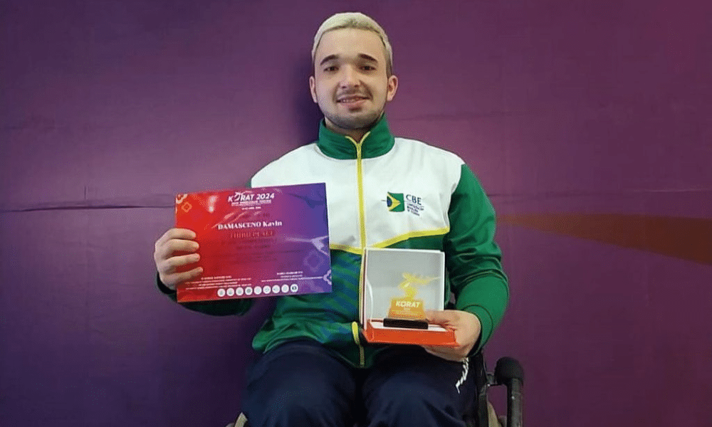Kevin Damasceno, medalhista de bronze no Mundial Sub-23 de paraesgrima (Divulgação/CBE)
