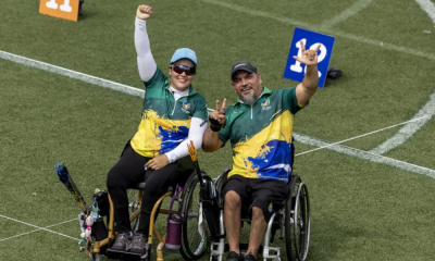 Jane Karla e Reinaldo Charão celebram vitórias no Parapan-Americano de tiro com arco, no CT Paralímpico (Foto: Alessandra Cabral/CPB)