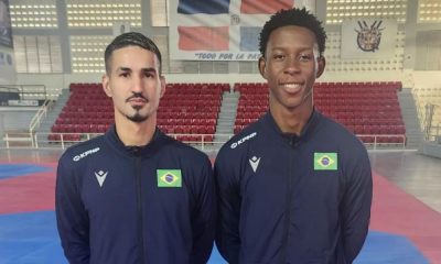 Netinho Pontes e Henrique Marques (da esquerda para a direita), brasileiros classificados aos Jogos Olímpicos de Paris-2024 no taekwondo (Divulgação/CBTKd)