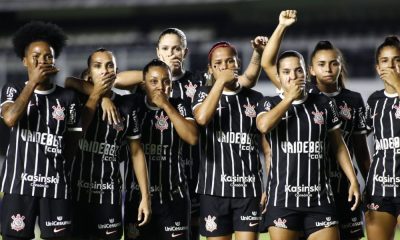 Manifestação das jogadoras do Corinthians, realizada na partida contra i Santos pelo Brasileiro Feminino (Rodrigo Gazzanel/Agência Corinthians)