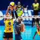 Milka e Perry, na rede, em jogo entre Praia Clube e Minas na Superliga de vôlei feminino - ao vivo