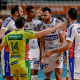 Jogadores do vôlei renata comemoram ponto contra o Vedacit Guarulhos na semifinal da Superliga Masculina