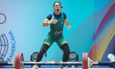 Amanda Schott vibra com classificação olímpica no levantamento de peso para Paris-2024