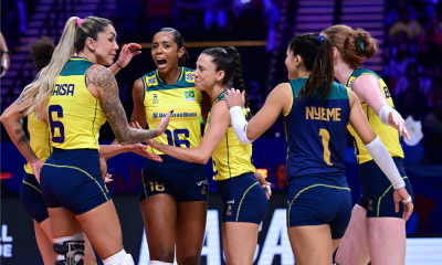 Jogadoras do Brasil comemoram vitória no tie-break diante do Japão na Liga das Nações de vôlei feminino