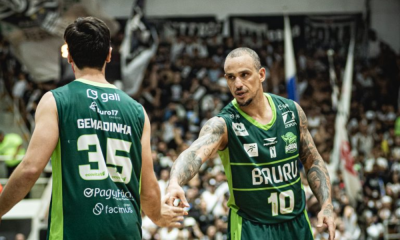 Alex Garcia e Gemadinha em partida Vasco x Bauru Basket no NBB