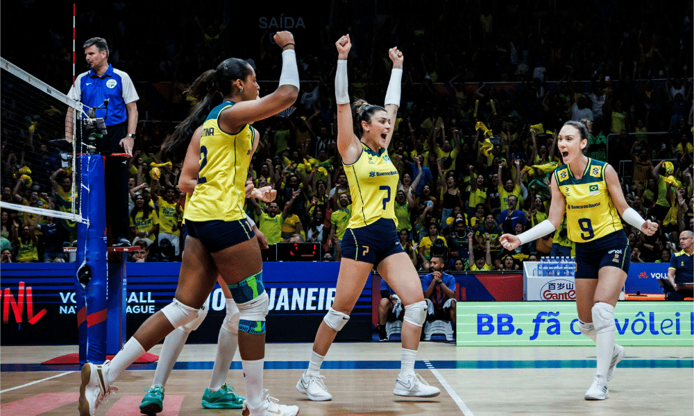 Jogadoras do Brasil vibram com atuação sobre os Estados Unidos na VNL