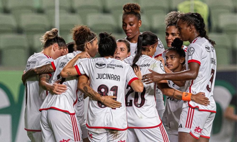 Jogadoras do Flamengo unidas na partida do Brasileiro Feminino (Paula Reis/CRF)