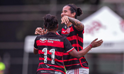 Comemoração das jogadoras do Flamengo na vitória sobre o Minas Brasília pelo Brasileiro Sub-20 (Paula Reis/CRF)