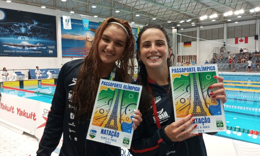 Mafê Costa e Gabrielle Roncatto celebrando a vaga nos Jogos Olímpicos de Paris-2024 (Foto: Gabriel Gentile)