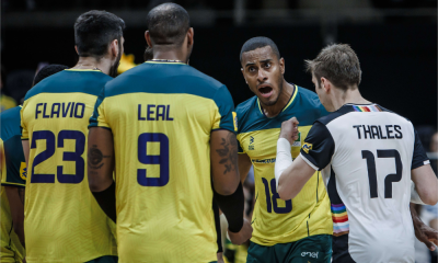 Jogadores do Brasil em quadra durante a partida contra Cuba, válida pela Liga das Nações (VNL) (Foto: Volleyball World)
