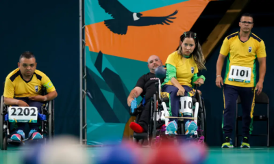 Andreza Vitória faz jogada ao lado de Maciel Santos; ambos os atletas representarão o Brasil na Copa do Mundo de bocha paralímpica (Foto: Ana Patrícia/CPB)