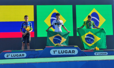 Os brasileiros Guilherme Lino e Mateus Constantino no pódio do Pan-Americano de ciclismo de estrada (Allan Modesto/CBC)