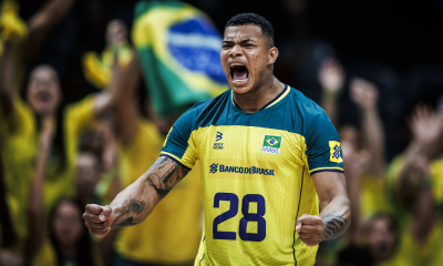 Darlan Souza vibrando na partida entre Brasil e Argentina, válida pela Liga das Nações (Foto: Volleyball World)