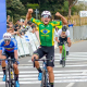Otávio Gonzeli vibra após cruzar a linha de chegada no Pan-Americano de ciclismo de estrada
