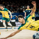 Otávio tenta salvar bola durante partida da seleção brasileira da Liga das Nações de vôlei masculino