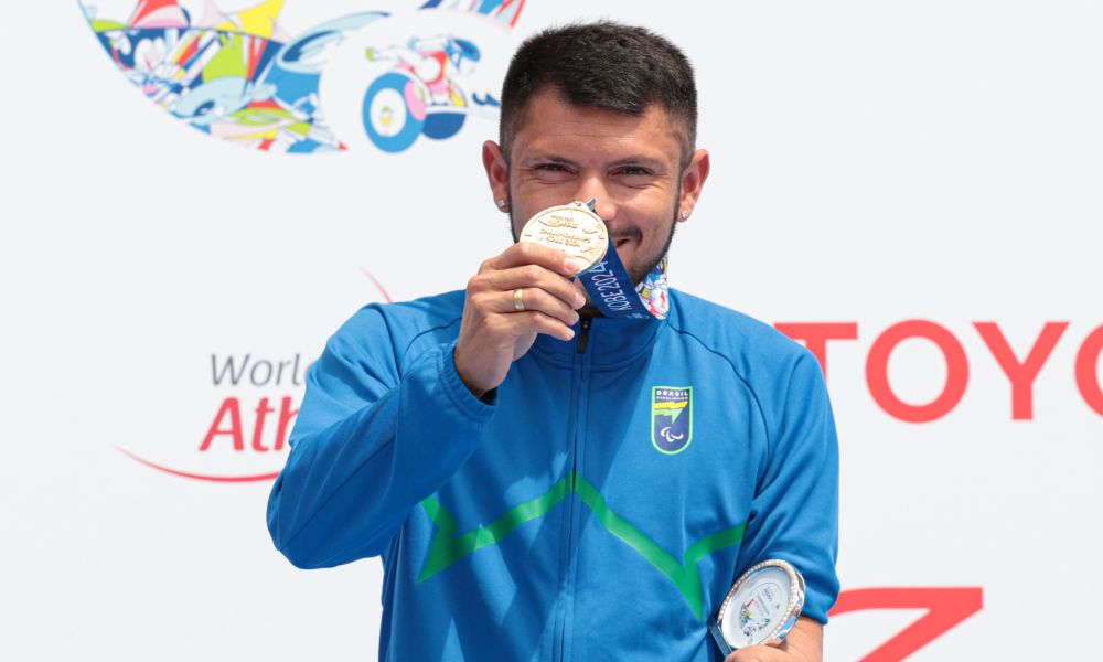 Quadro de medalhas do Mundial de atletismo paralímpico - Petrúcio Ferreira com a medalha de ouro dos 100 m T47