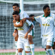 Jogadores do Palmeiras comemoram gol no Brasileiro Sub-20 de futebol masculino