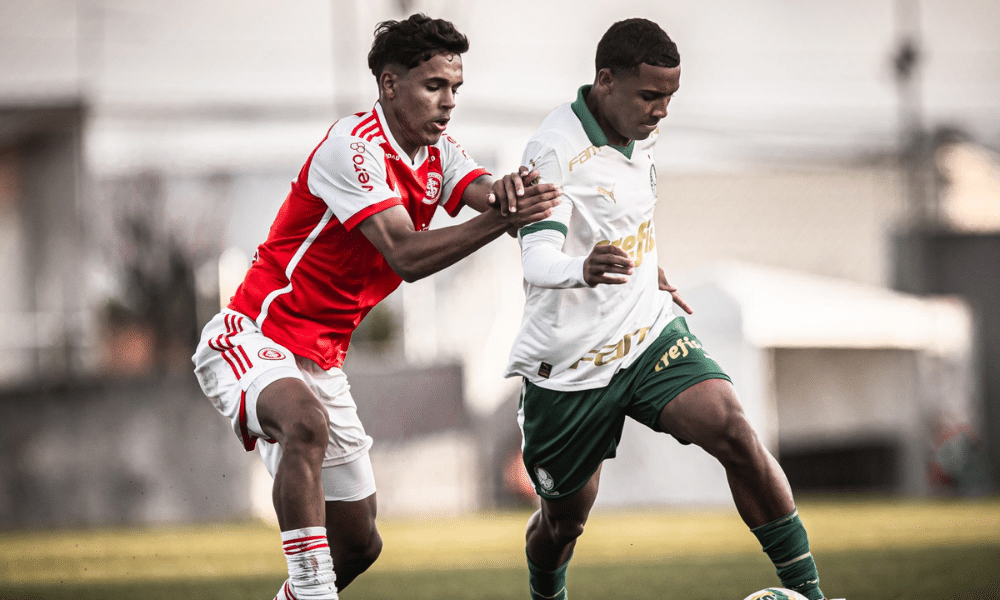 Partida entre Internacional e Palmeiras, válida pela 11ª rodada do Brasileiro Sub-20 (Foto: BkzPhoto/GluckSports Photo)