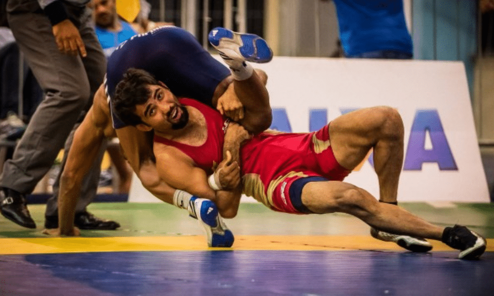 Marat Garipov em ação durante uma luta de wrestling