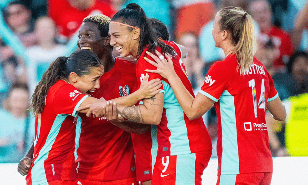 Bia Zaneratto comemora gol do Kansas City Current em jogo na NWSL