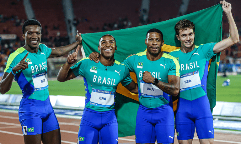 Atletas do revezamento 4x100 m masculino nos Jogos Olímpicos de Paris-2024