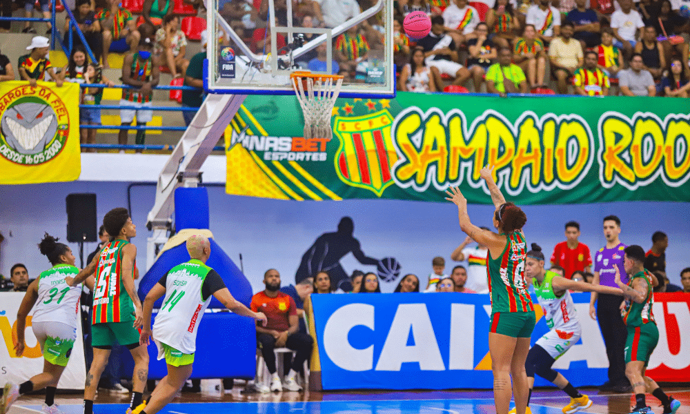 Sassá em lance livre de jogo Sampaio Basquete x Unimed Campinas LBF