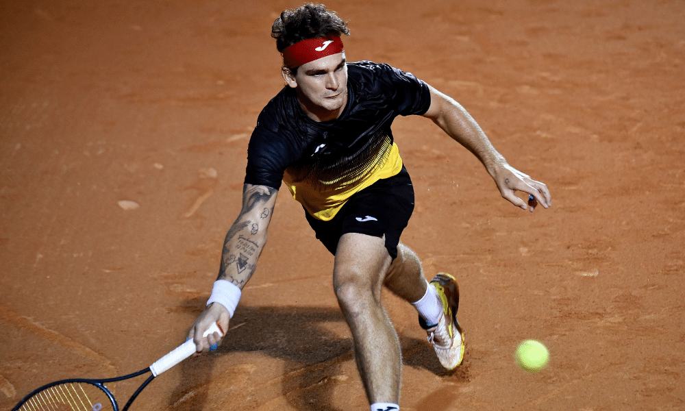 Thiago Wild em ação no Challenger de Braunschweig; ele e Felipe Meligeni perderam