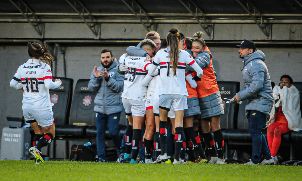 Comemoração das jogadoras do São Paulo na primeira partida das quartas de final do Brasileiro Feminino (Foto: Ricardo Oliveira)