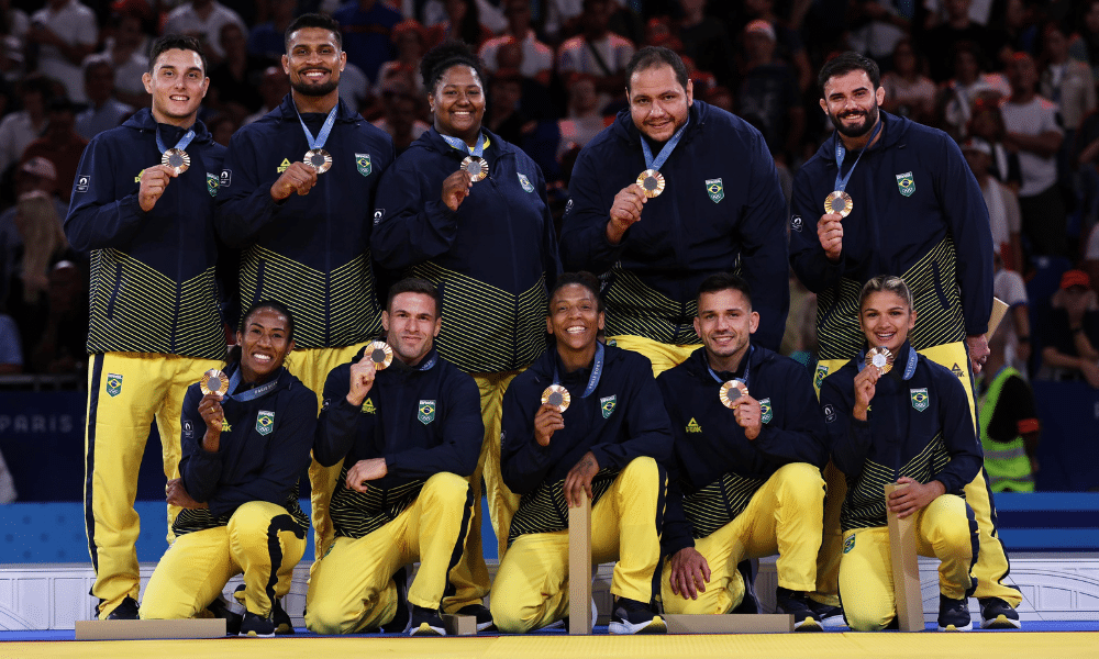 Judocas brasileiros que conquistaram a prova por equipes da Olimpíada de Paris-2024 (Miriam Jeske/COB)