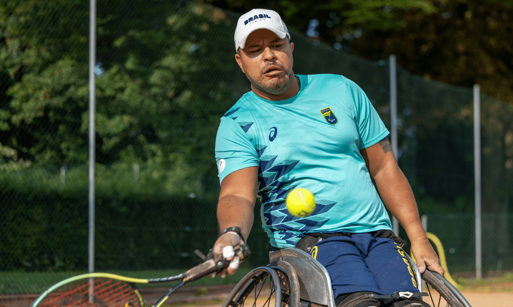Leandro Pena, representante do Brasil no tênis em cadeira de rodas nos Jogos de Paris Daniel Rodrigues US Open em CR