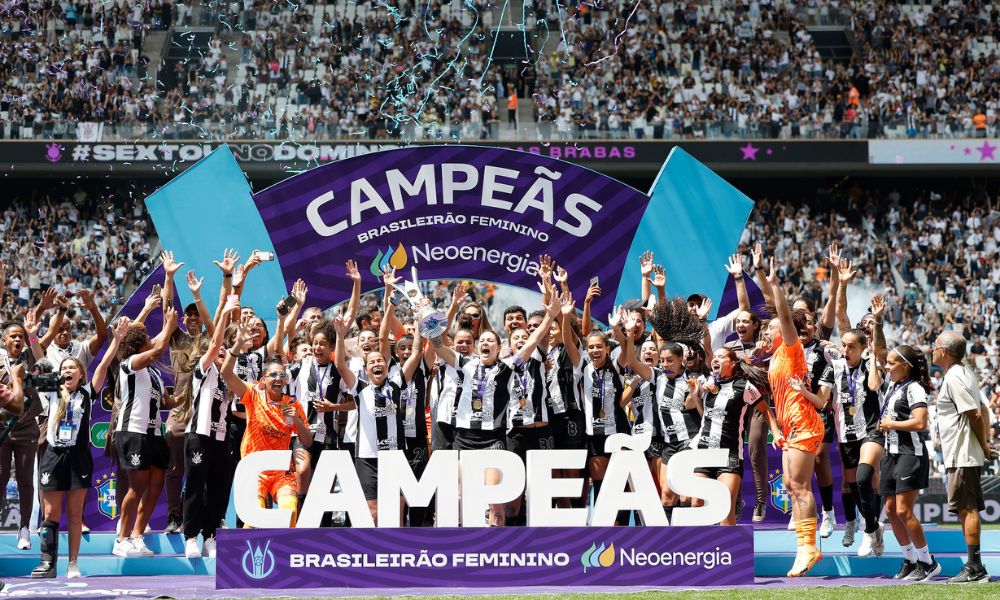 Corinthians comemora a vitória sobre o São Paulo e a conquista do sexto título de campeão brasileiro de futebol feminino quarto melhor time do mundo Memphis Depay time feminino