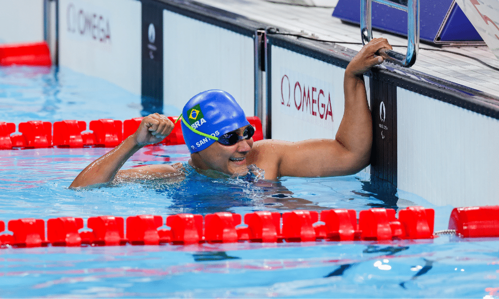 Patrícia Pereira comemorando vitória nos 100m nos Jogos Paralímpicos de Paris 2024