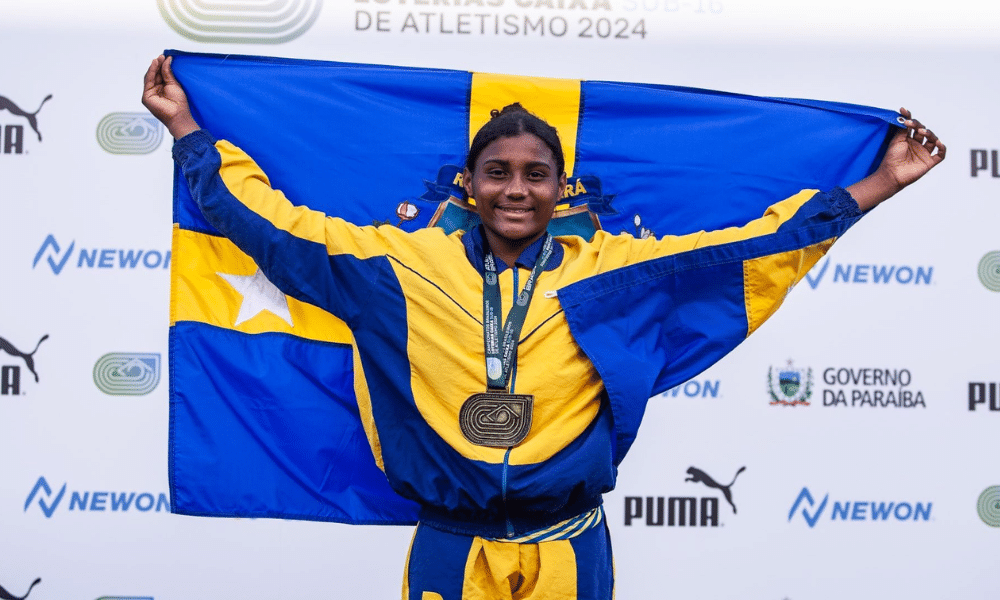 Viviany de Lima com o ouro no salto triplo do Brasileiro Sub-16 de atletismo (Gustavo Alves/CBAt)