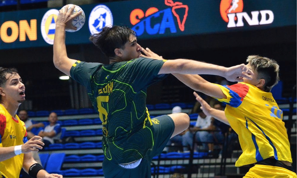 Brasil em quadra no Sul-Centro Americano Juvenil de handebol chile (Foto: Carlos Montealto/Handball SCA)