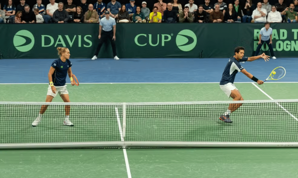 Rafael Matos e Marcelo Melo em ação contra a França pela Copa Davis — Foto: André Gemmer/Green Filmes