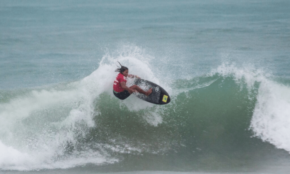 Juliana dos Santos na etapa da Taíba da Taça Brasil de Surfe Qualifying Series pontuação