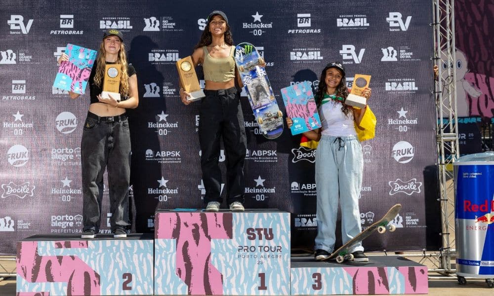 Rayssa Leal no alto do pódio do STU Pro Tour Porto Alegre