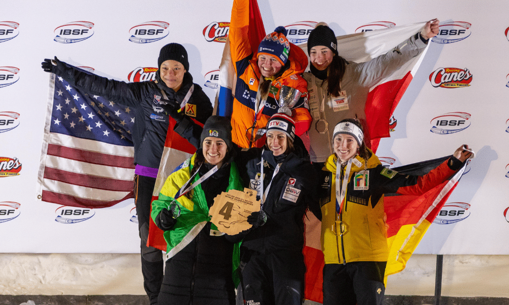 Nicole Silveira no pódio do Mundial de Skeleton