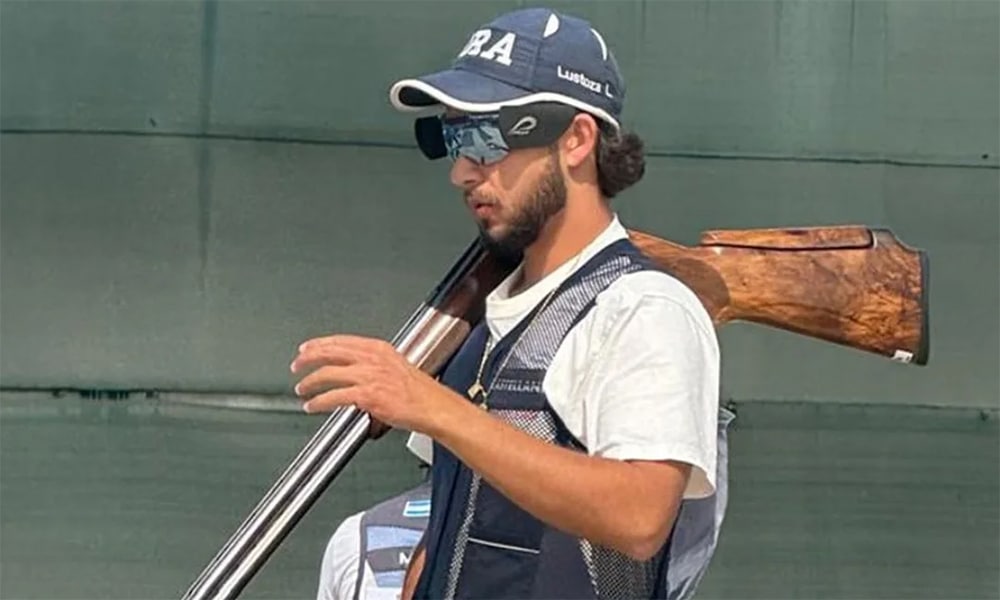 Na imagem, Leonardo Lustoza com sua carabina fossa olímpica itália