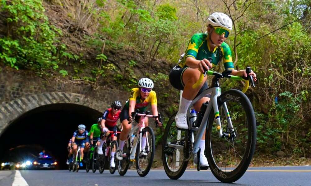 Carolina Bilato, Thayna Araújo, Tamires Radatz, Volta de El Salvador de ciclismo estrada.