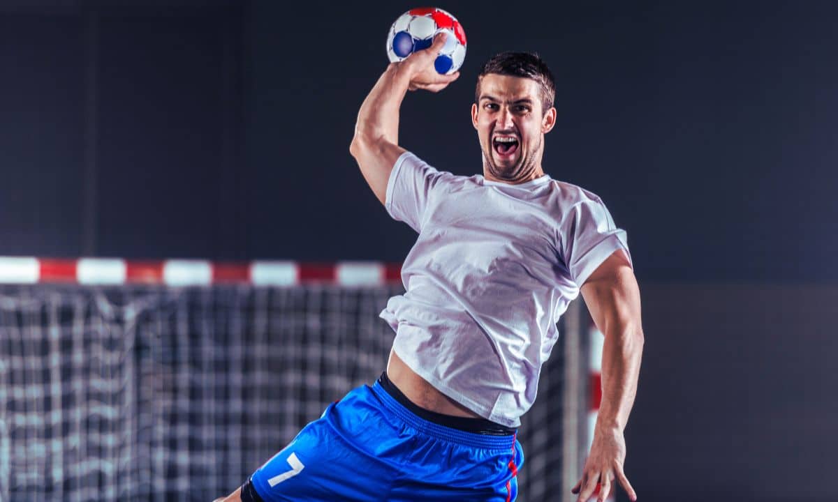 Como o handebol desenvolve força funcional e explosão muscular
