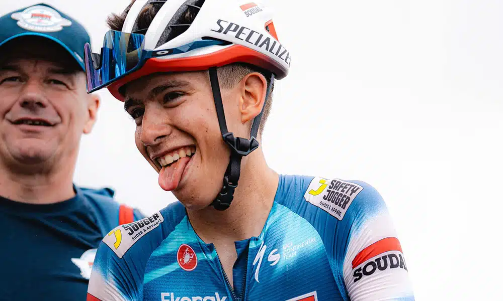 Na imagem, Henrique Bravo, após a chegada no Alpes Isere Tour.