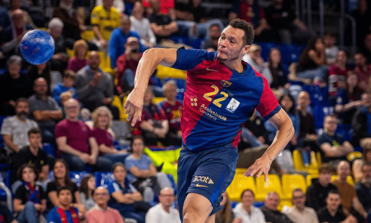 Thiagus Petrus em ação pelo Barcelona