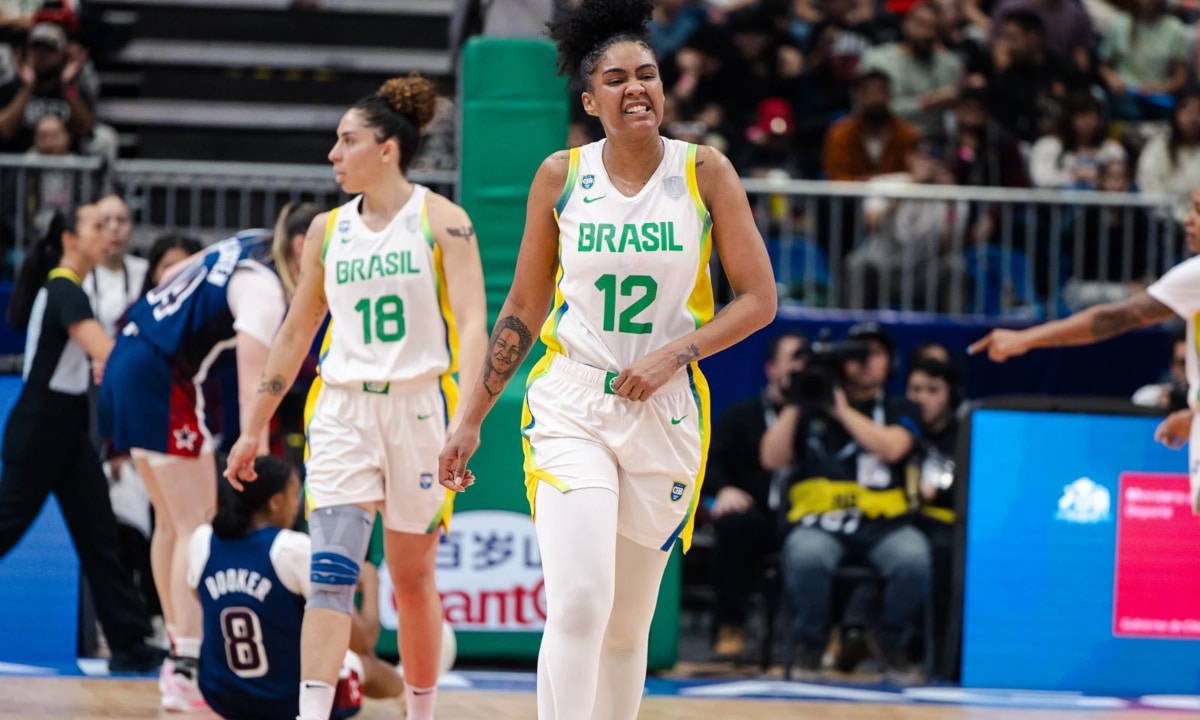 Damiris na derrota do Brasil para os Estados Unidos na decisão da Americup de basquete feminino