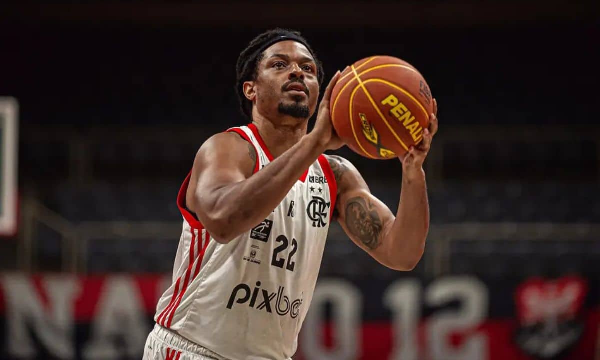 Shaquille Johnson renova seu contrato com o Flamengo por mais uma temproada (Paula Reis/CRF)