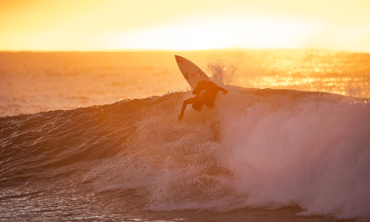 yago dora na etapa de J-Bay da WSL