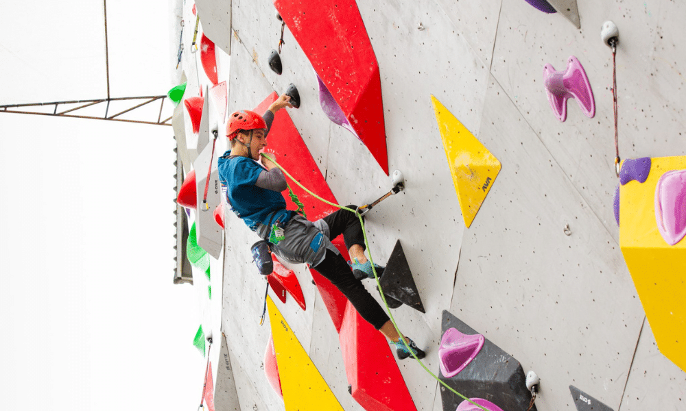Aitor Lopez escalada mundial juvenil de escalada boulder sub-17 guiada sub-17