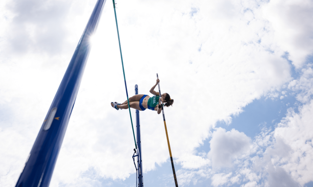 Luana Moura salto com vara atletismo Universíade Rhine-Ruhr 2025 Alemanha