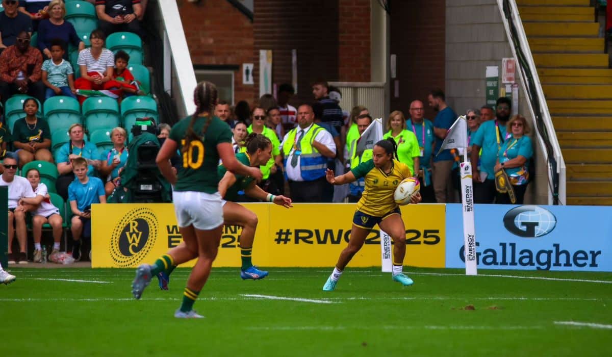 Ao entrar em campo contra a África do Sul, Edna Santini se tornou a primeira atleta do mundo a jogar todos os principais torneios mundiais de rúgbi